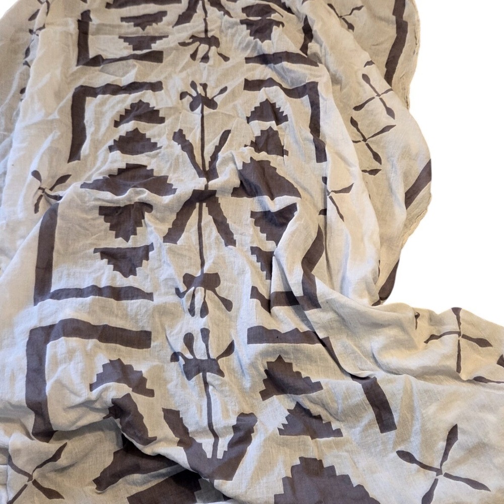 Gocco Geometric Tribal Scarf Women OS White Grey Lightweight Boho Wrap
